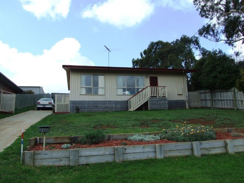 37 Murray Street, Mirboo North VIC 3871