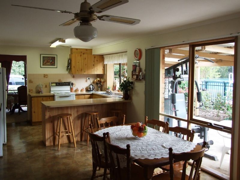 33 Wells Road, Mirboo North VIC 3871