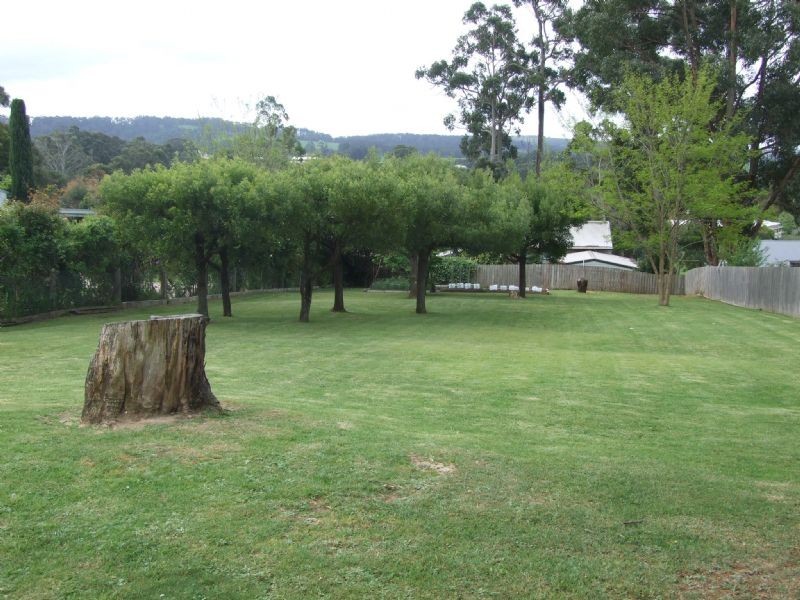 7 Bourke Street, Mirboo North VIC 3871