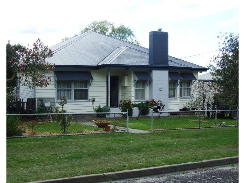 13 Couper Street, Mirboo North VIC 3871