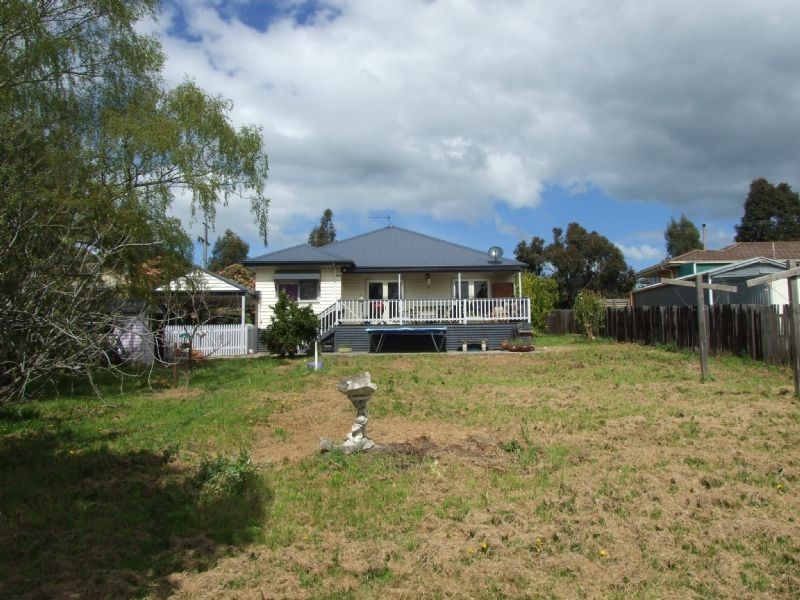 13 Couper Street, Mirboo North VIC 3871