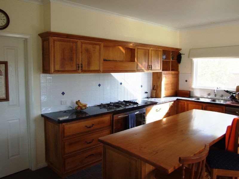 13 Couper Street, Mirboo North VIC 3871