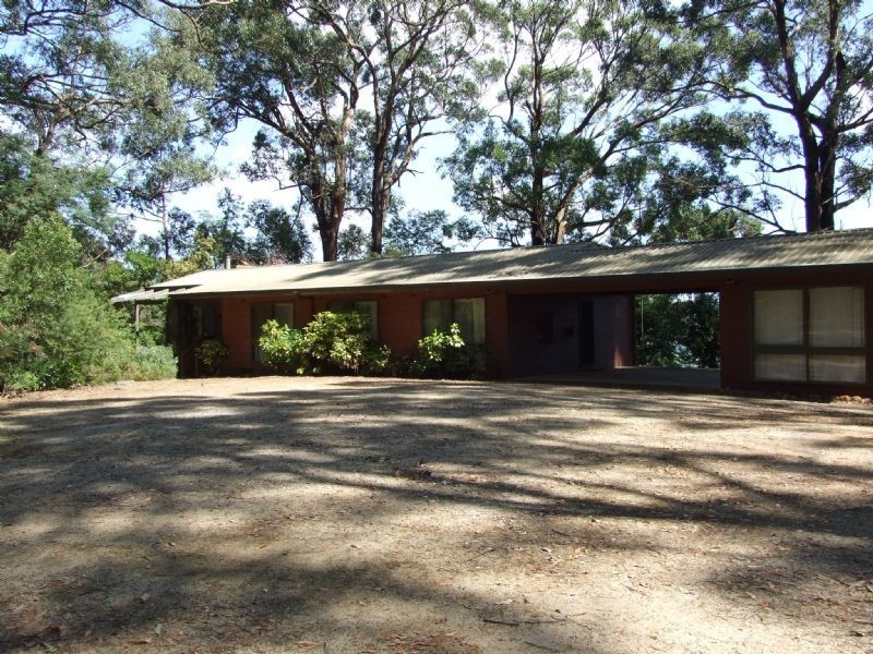 105 Pines Road, Mirboo North VIC 3871