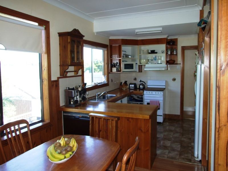 38 Giles Street, Mirboo North VIC 3871