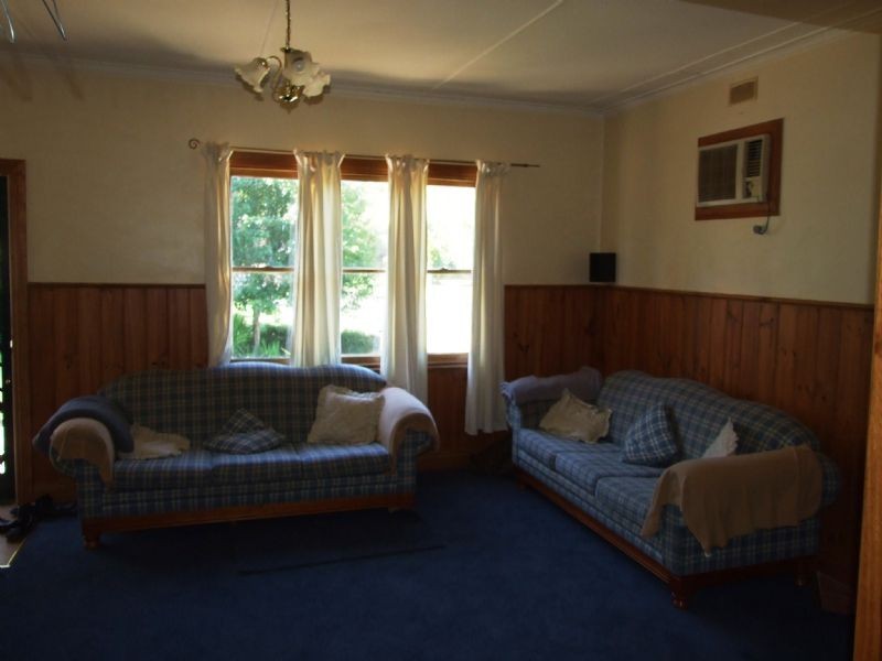 38 Giles Street, Mirboo North VIC 3871
