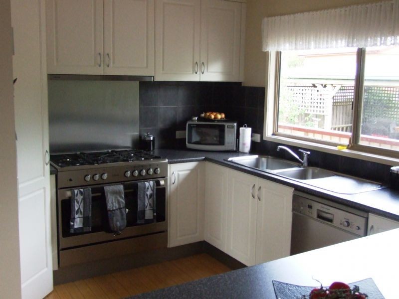 12 Allen Street, Mirboo North VIC 3871