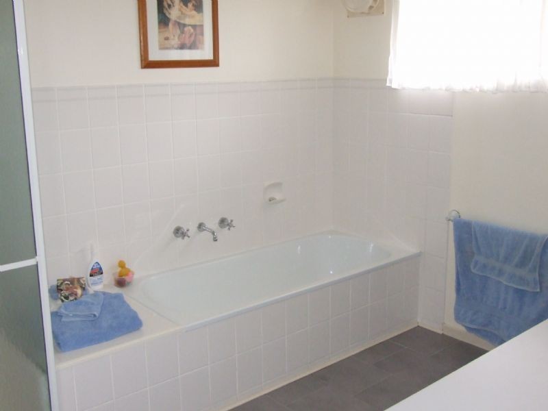 12 Allen Street, Mirboo North VIC 3871