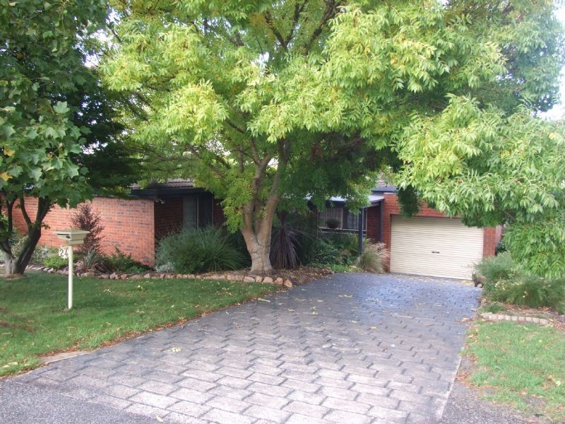 24 Balding Street, Mirboo North VIC 3871