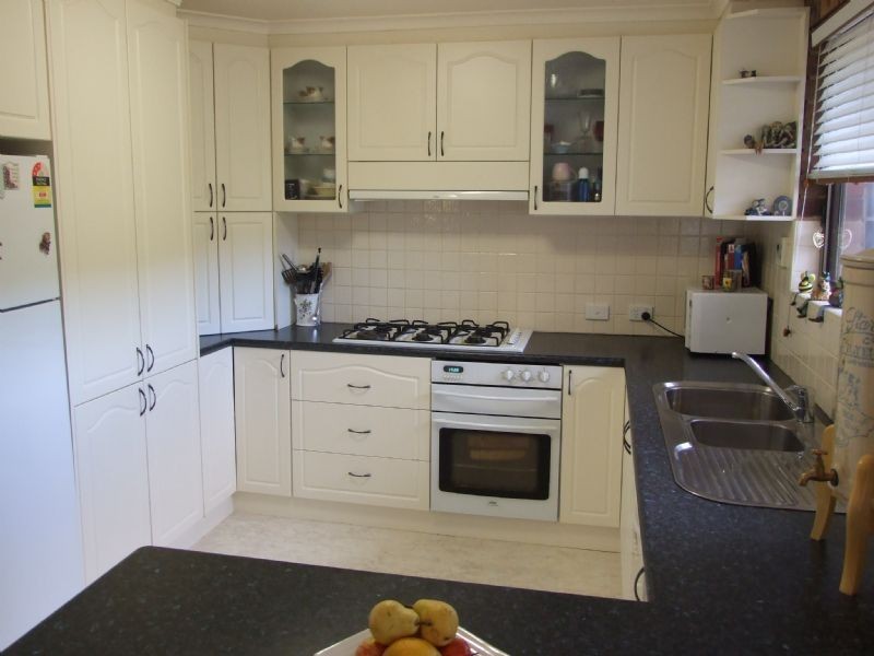 24 Balding Street, Mirboo North VIC 3871