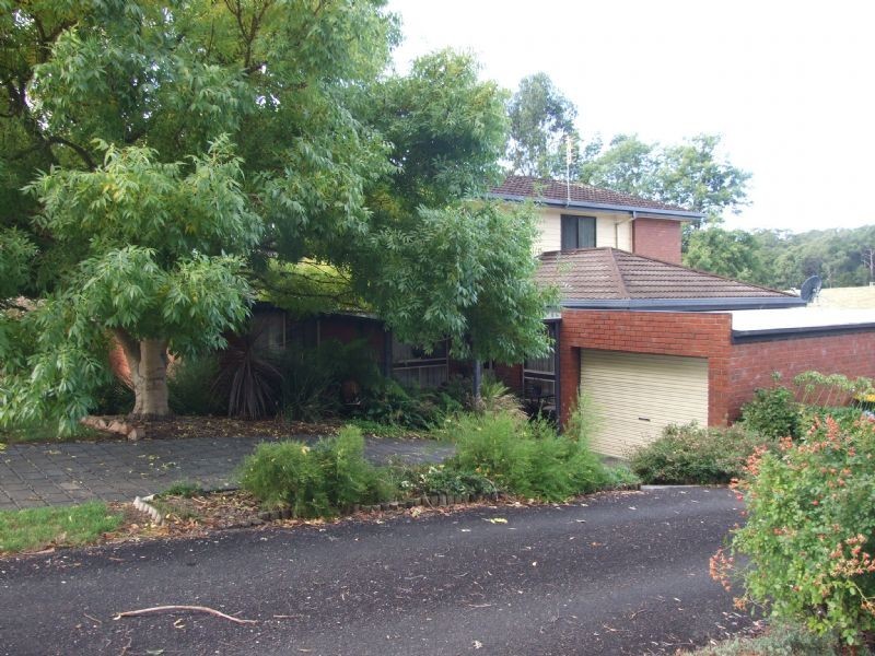 24 Balding Street, Mirboo North VIC 3871