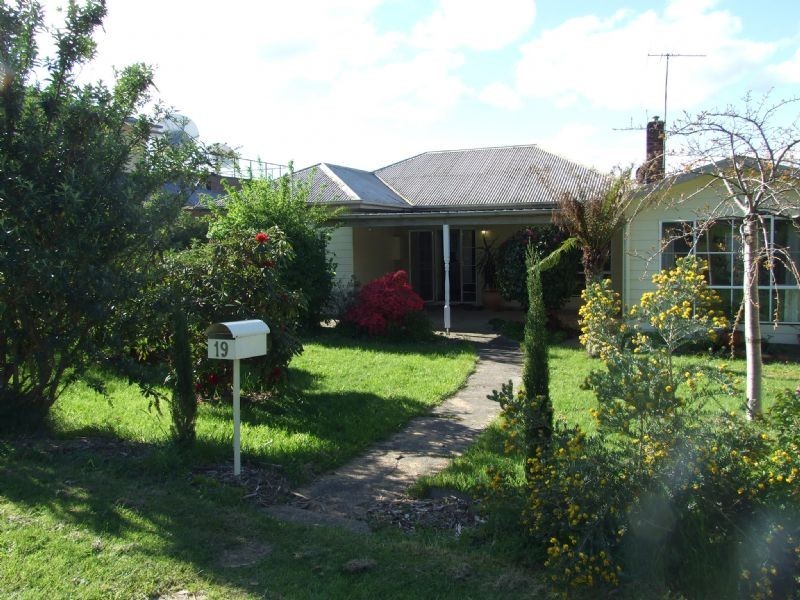 19 Couper Street, Mirboo North VIC 3871