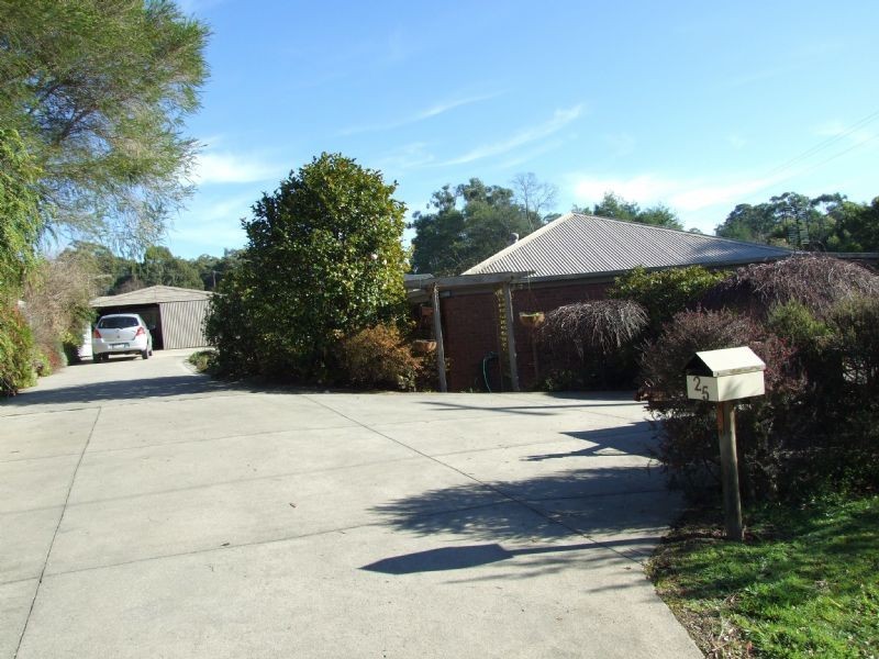 25 Balding Street, Mirboo North VIC 3871