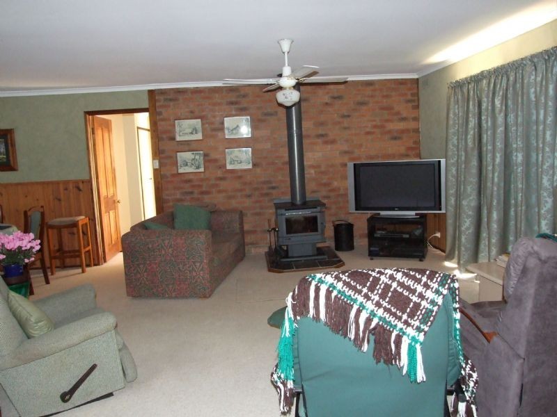 25 Balding Street, Mirboo North VIC 3871