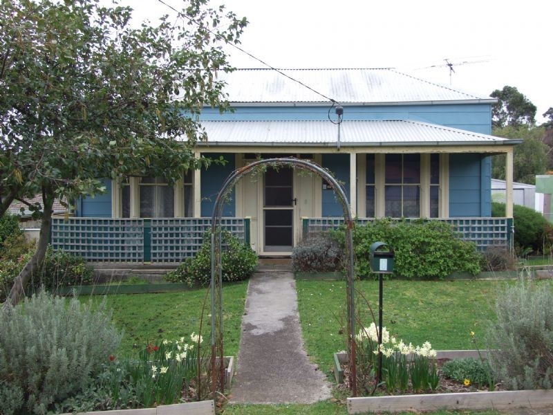 8 Balding  Street, Mirboo North VIC 3871