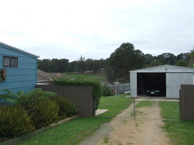 8 Balding  Street, Mirboo North VIC 3871