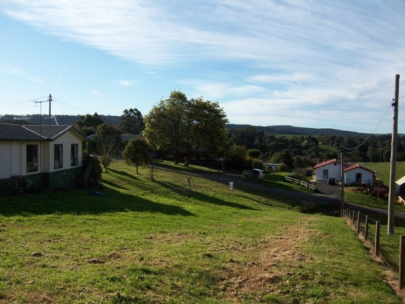 18 Allen Street, Mirboo North VIC 3871