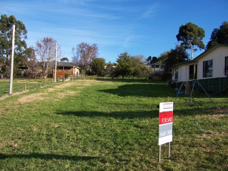 18 Allen Street, Mirboo North VIC 3871