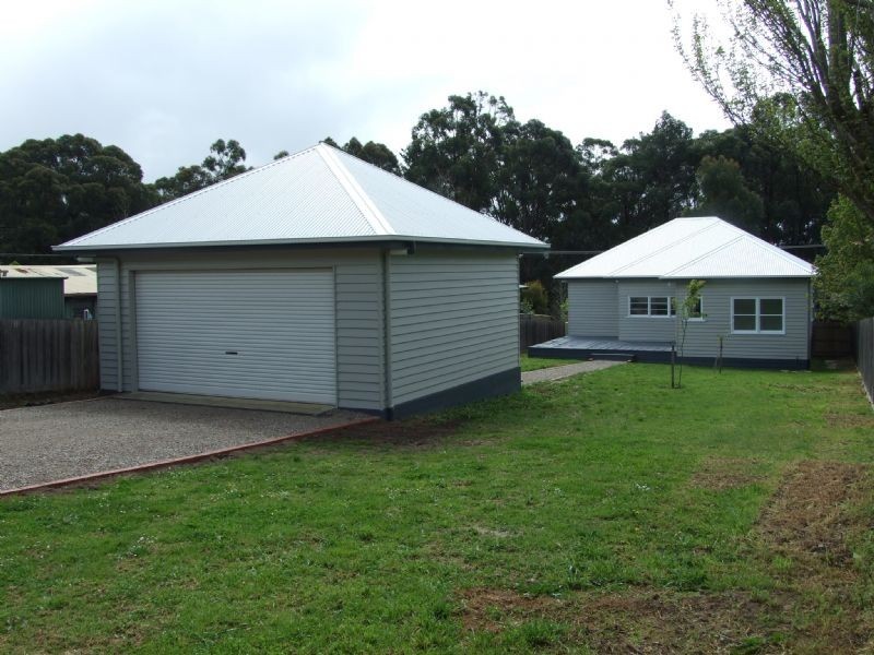 22 Inglis Avenue, Mirboo North VIC 3871