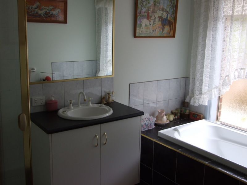 5 Grey Road, Mirboo North VIC 3871