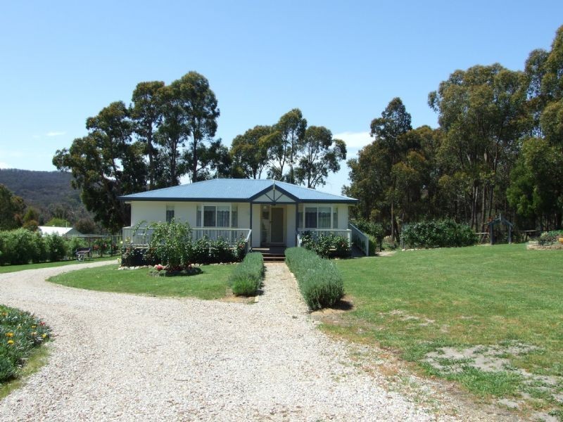 8 Grey Road, Mirboo North VIC 3871