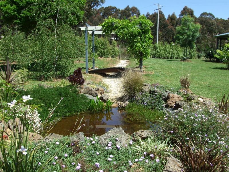 8 Grey Road, Mirboo North VIC 3871