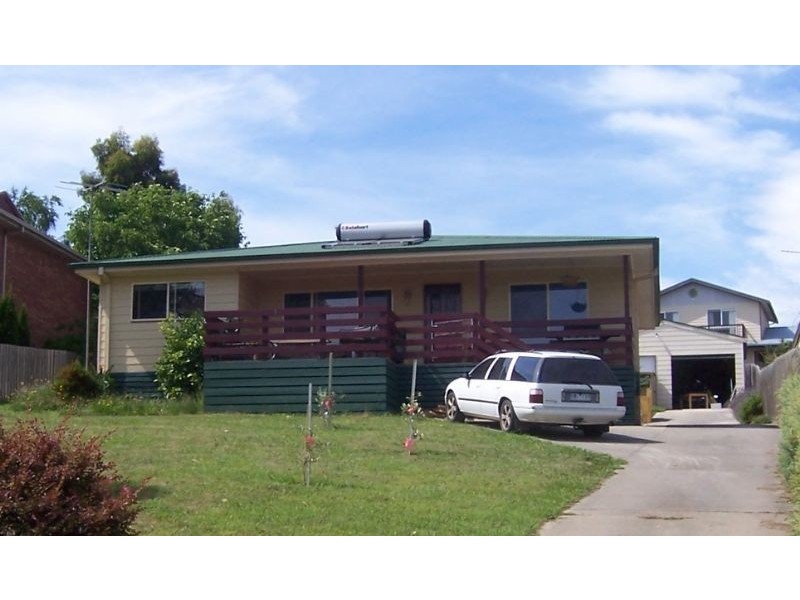 10 Allen Street, Mirboo North VIC 3871