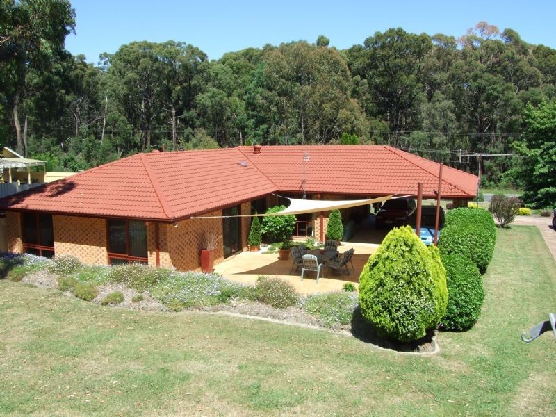 6 Thorpdale Road, Mirboo North VIC 3871