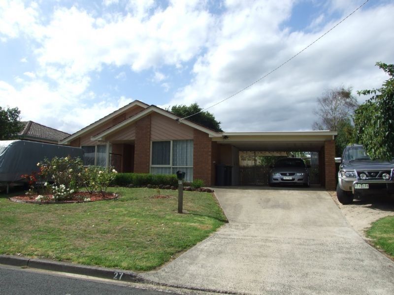 27 Peacock Street, Mirboo North VIC 3871