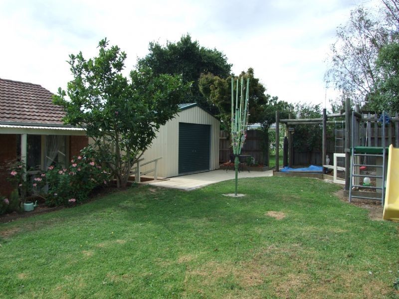 27 Peacock Street, Mirboo North VIC 3871