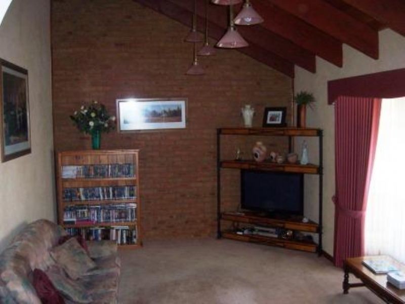 10 Scarlett Street, Mirboo North VIC 3871