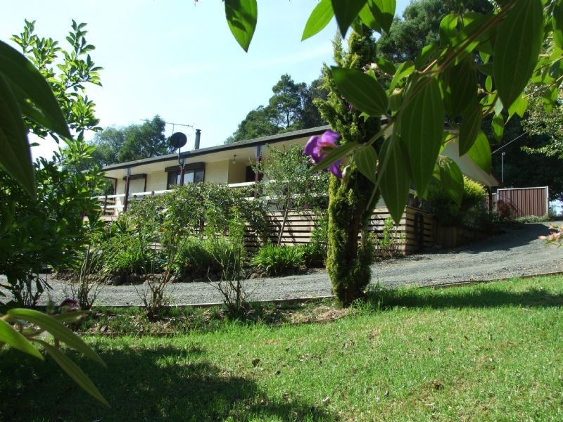 51 Couper Street, Mirboo North VIC 3871