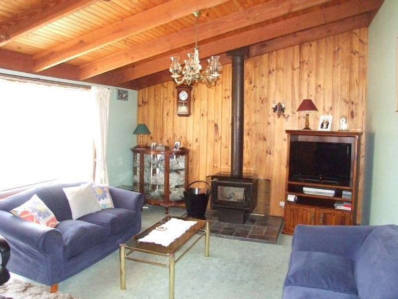 51 Couper Street, Mirboo North VIC 3871