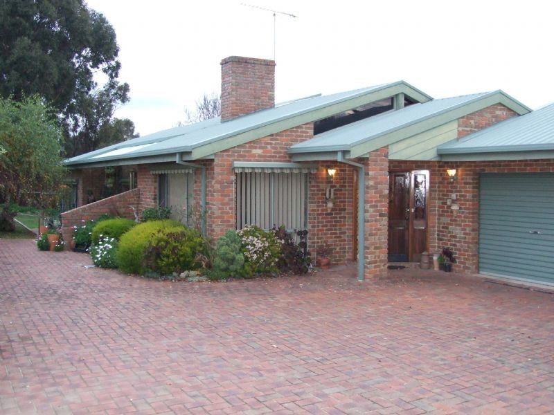 8 Scarlett Street, Mirboo North VIC 3871