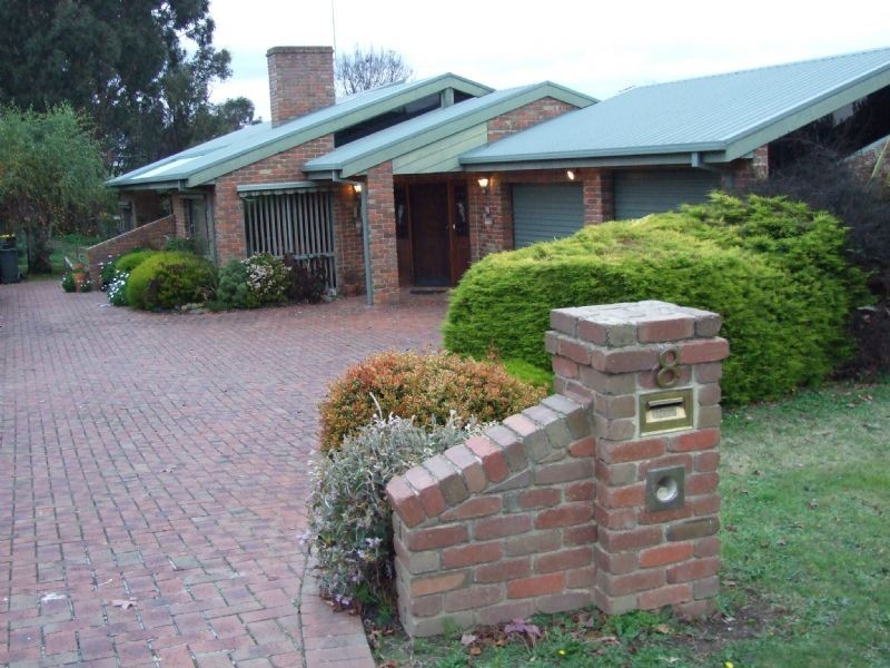 8 Scarlett Street, Mirboo North VIC 3871