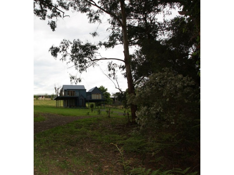 22 Railway Road, Mirboo North VIC 3871