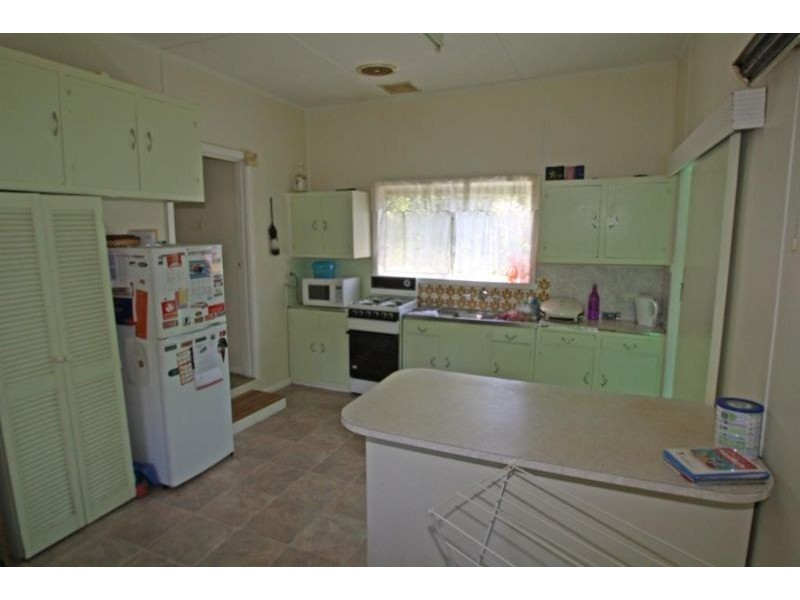 16 Bourke Street, Mirboo North VIC 3871