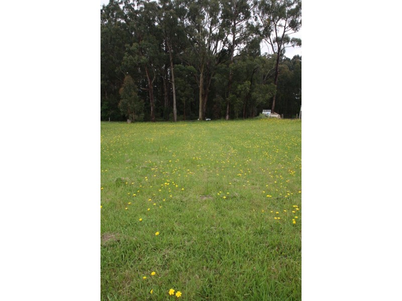 26 Railway Road, Mirboo North VIC 3871