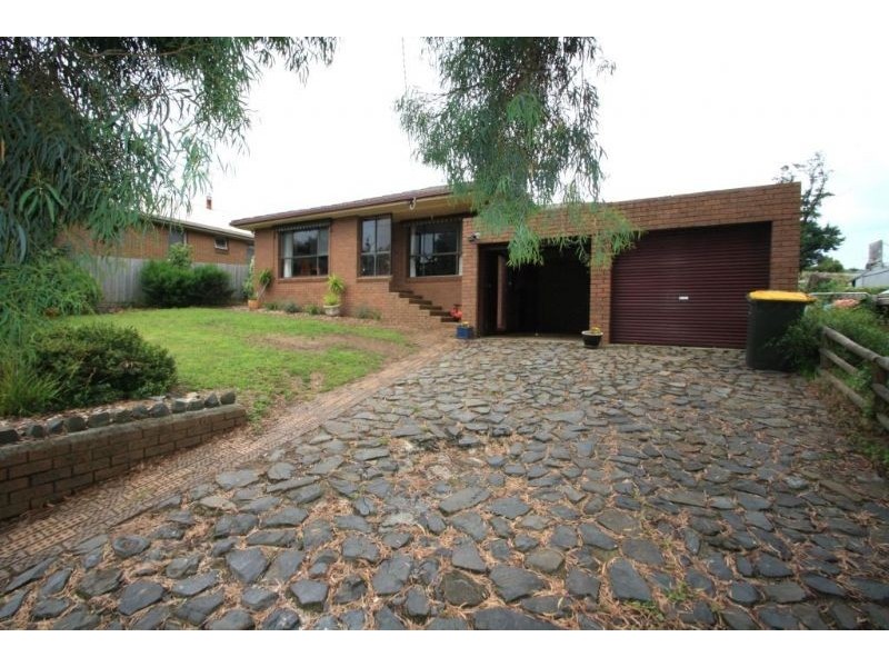 27 Murray Street, Mirboo North VIC 3871