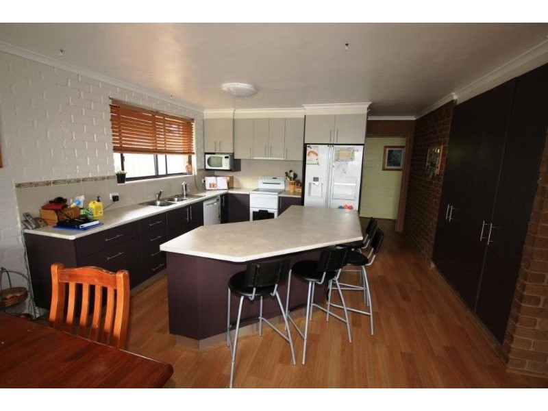 27 Murray Street, Mirboo North VIC 3871