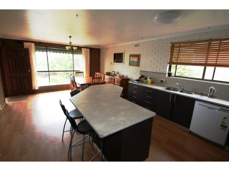 27 Murray Street, Mirboo North VIC 3871