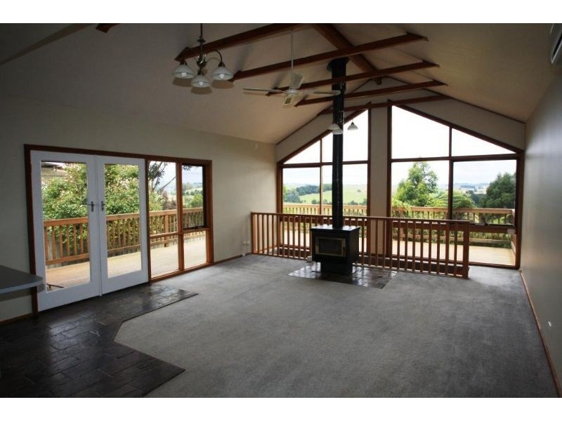 8 Farmer Street, Mirboo North VIC 3871