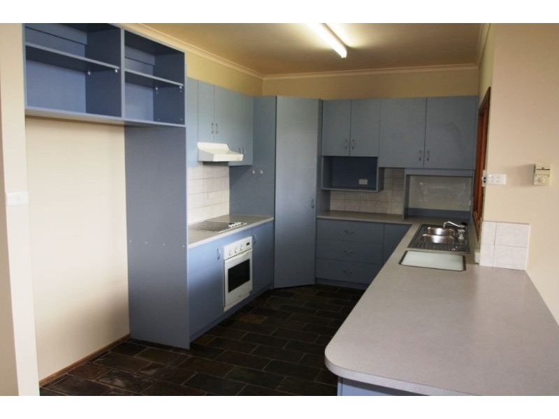 8 Farmer Street, Mirboo North VIC 3871