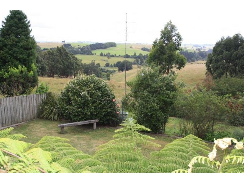 8 Farmer Street, Mirboo North VIC 3871