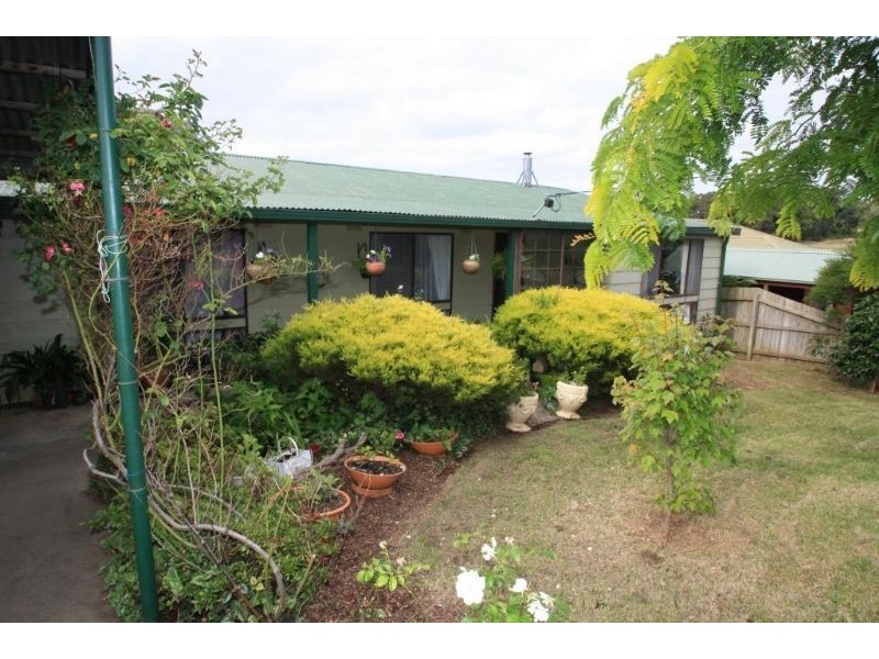 5 Allen Street, Mirboo North VIC 3871