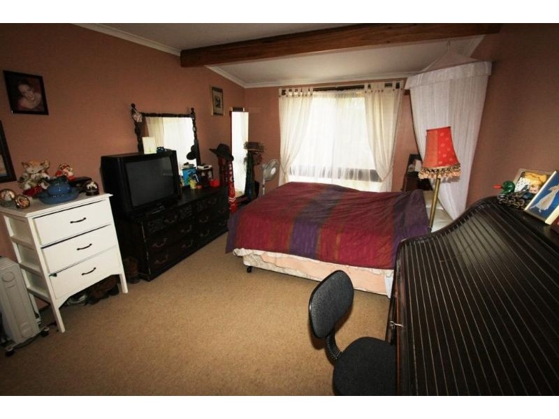 5 Allen Street, Mirboo North VIC 3871