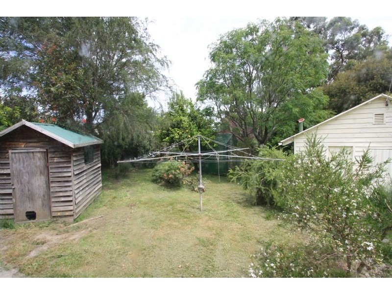 4 Giles Street, Mirboo North VIC 3871