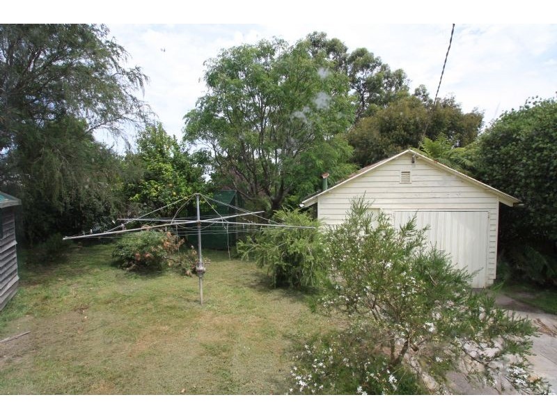 4 Giles Street, Mirboo North VIC 3871