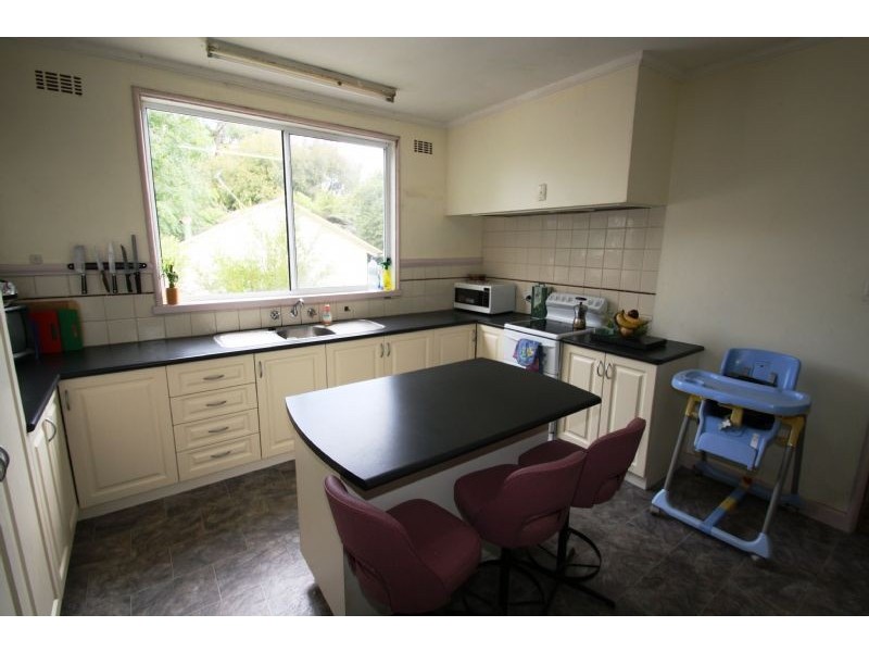 4 Giles Street, Mirboo North VIC 3871