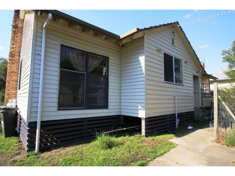 4 Giles Street, Mirboo North VIC 3871