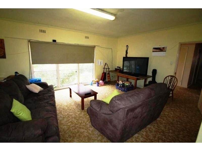 4 Giles Street, Mirboo North VIC 3871